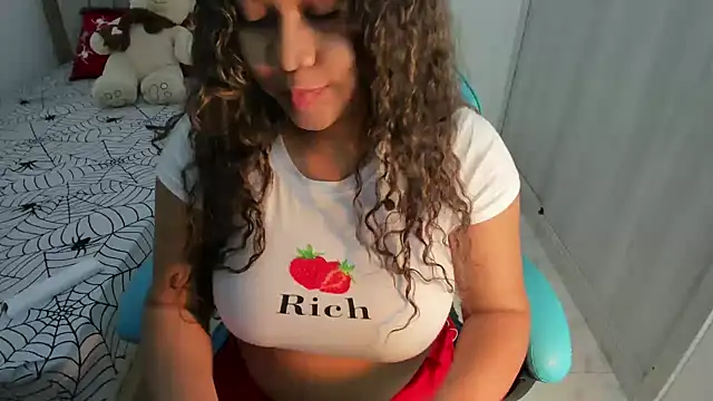 Lunastar02 online show from February 2025 03:53:02 AM