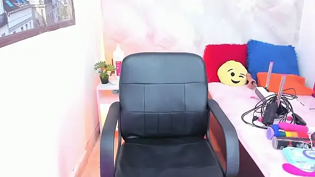 Lunastar02 online show from March 2026 01:48:02 PM