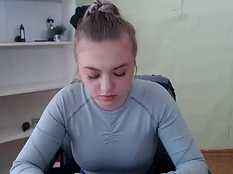 CrazyGloria online show from March 2025 09:14:02 AM