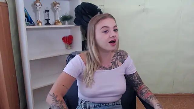 CrazyGloria online show from September 2025 05:31:01 AM