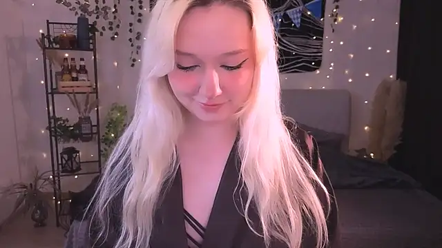 Snapshot of IrmaBell chatting on October 2025 12:18:02 AM IrmaBell online show from October 2025 12:18:02 AM