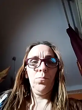 Snapshot of Dettybitch40 chatting on October 2025 04:07:02 PM Dettybitch40 online show from October 2025 04:07:02 PM