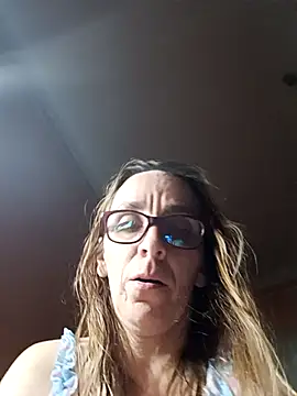 Snapshot of Dettybitch40 chatting on October 2025 06:52:01 PM Dettybitch40 online show from October 2025 06:52:01 PM