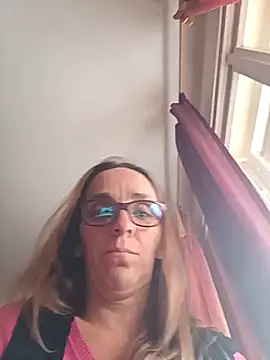 Snapshot of Dettybitch40 chatting on October 2025 11:49:02 AM Dettybitch40 online show from October 2025 11:49:02 AM