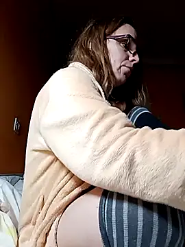 Snapshot of Dettybitch40 chatting on October 2025 06:15:02 AM Dettybitch40 online show from October 2025 06:15:02 AM