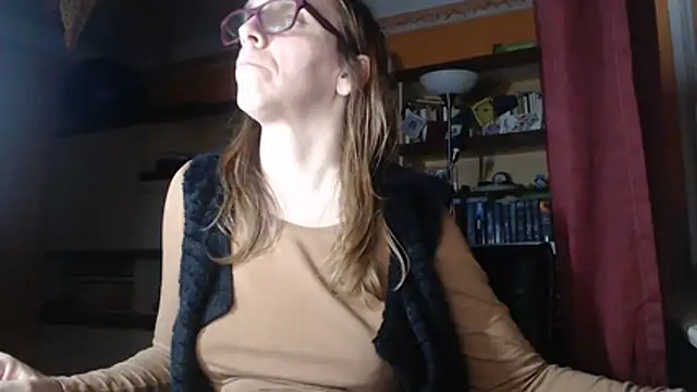 Snapshot of Dettybitch40 chatting on October 2025 04:41:01 PM Dettybitch40 online show from October 2025 04:41:01 PM