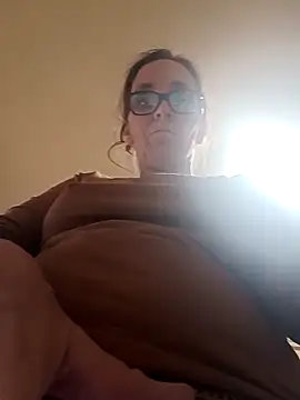 Snapshot of Dettybitch40 chatting on November 2025 02:08:02 PM Dettybitch40 online show from November 2025 02:08:02 PM