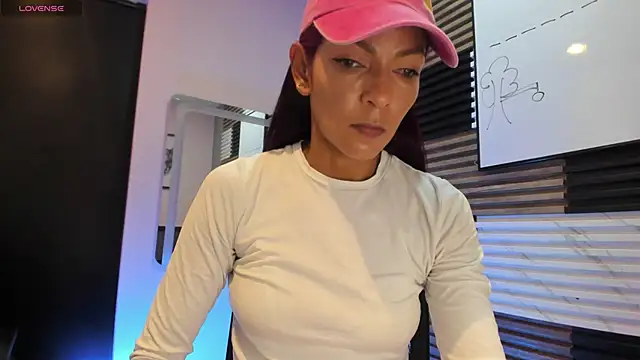 HannaPetit online show from May 2026 07:08:01 PM
