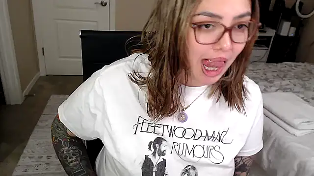 nativepumpkin95 online show from December 2024 03:05:02 AM