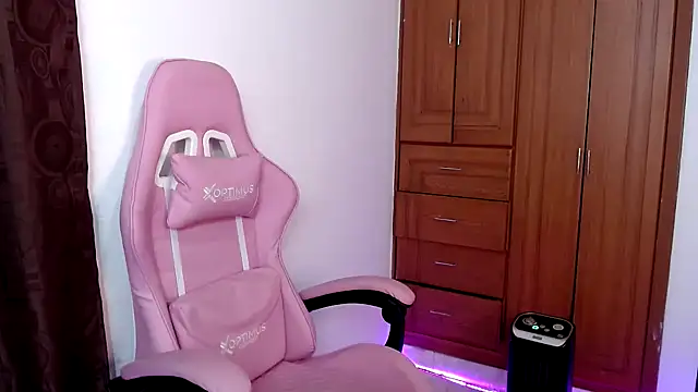 Snapshot of tastymeli chatting on December 2024 03:55:02 AM tastymeli online show from December 2024 03:55:02 AM