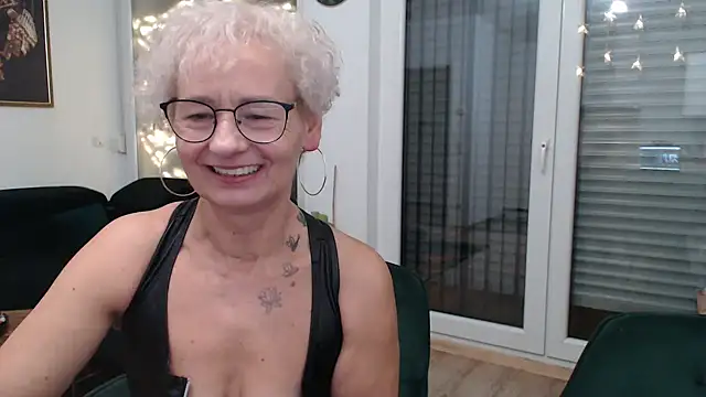 Snapshot of Hot_Ann52 chatting on December 2024 06:01:02 PM Hot Ann52 online show from December 2024 06:01:02 PM