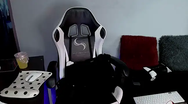 Snapshot of Ardat_Lili69 chatting on January 2025 04:46:02 PM Ardat Lili69 online show from January 2025 04:46:02 PM