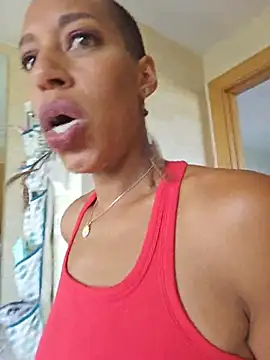 Snapshot of Goldenlace chatting on June 2026 08:04:02 AM Goldenlace online show from June 2026 08:04:02 AM