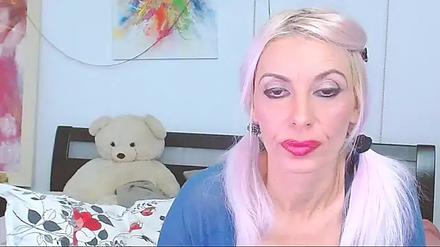 HoneyLara online show from October 2025 08:50:02 PM