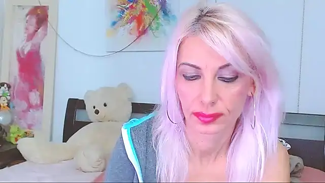 HoneyLara online show from October 2025 08:38:01 PM