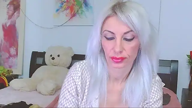 HoneyLara online show from December 2025 06:38:02 PM