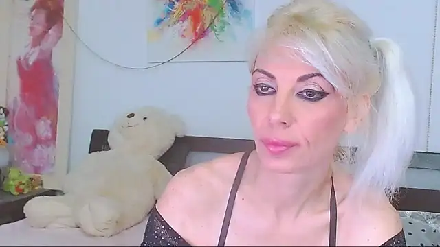 HoneyLara online show from May 2026 07:52:02 PM