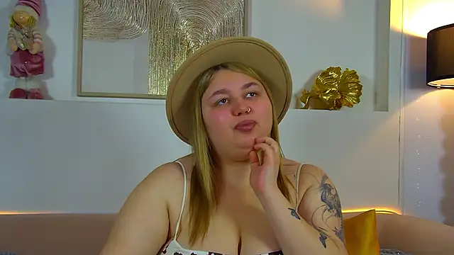 LillianKim online show from December 2025 06:38:01 PM