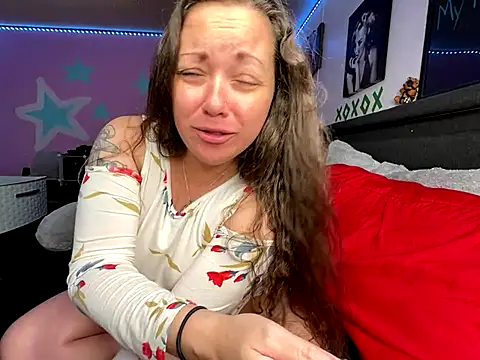 Snapshot of AngelSinz69 chatting on October 2025 05:32:01 AM AngelSinz69 online show from October 2025 05:32:01 AM