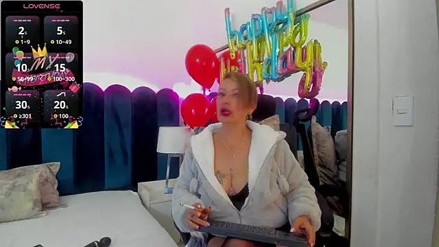 marianaaguii online show from October 2025 02:01:01 PM