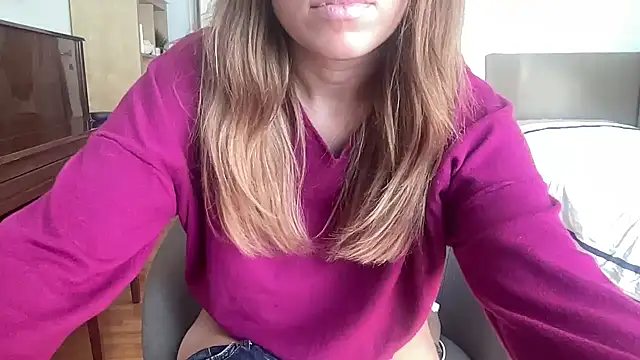 Snapshot of Mollyy998 chatting on October 2025 02:37:01 PM Mollyy998 online show from October 2025 02:37:01 PM