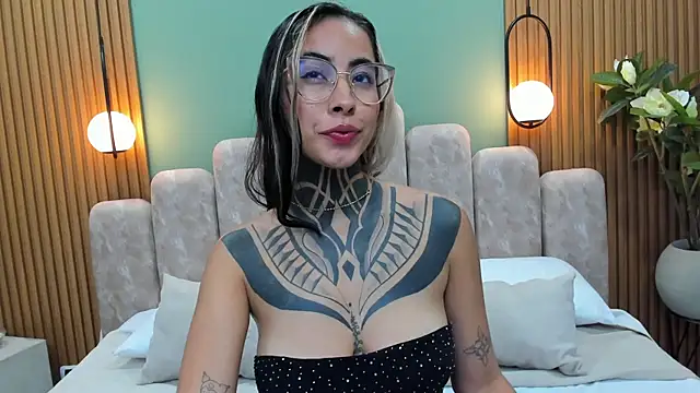 Snapshot of NicoleBlum chatting on March 2025 05:37:01 PM NicoleBlum online show from March 2025 05:37:01 PM