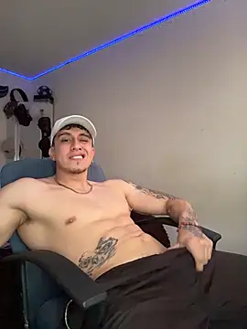 strongboy  online show from May 2026 07:11:01 PM