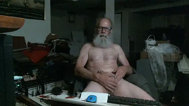 Snapshot of farmboy4yu chatting on July 2026 05:10:01 AM farmboy4yu online show from July 2026 05:10:01 AM
