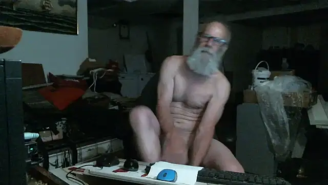 Snapshot of farmboy4yu chatting on July 2026 05:32:02 AM farmboy4yu online show from July 2026 05:32:02 AM