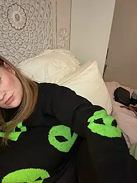 Snapshot of cinnatitties chatting on November 2025 06:32:01 PM cinnatitties online show from November 2025 06:32:01 PM