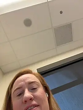 Snapshot of cinnatitties chatting on December 2025 03:50:02 PM cinnatitties online show from December 2025 03:50:02 PM