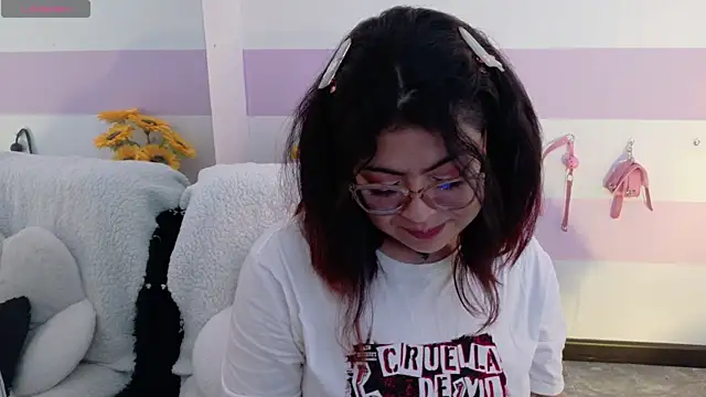 Catwhite  online show from April 2026 05:00:02 PM