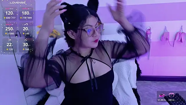 Catwhite  online show from May 2026 04:58:02 PM