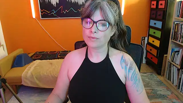 Snapshot of TheLenaAdams chatting on November 2025 04:51:02 PM TheLenaAdams online show from November 2025 04:51:02 PM