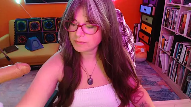 Snapshot of TheLenaAdams chatting on November 2025 05:35:01 PM TheLenaAdams online show from November 2025 05:35:01 PM