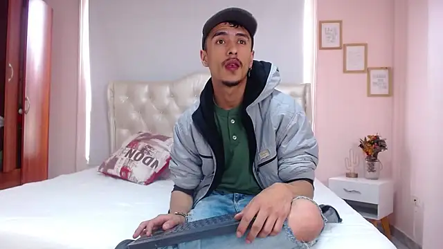 ryan maxy online show from February 2025 01:48:02 PM