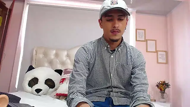 ryan maxy online show from February 2025 07:28:01 PM