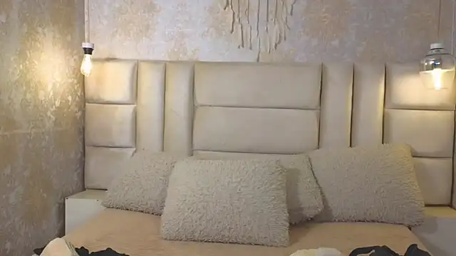 EmilyQueen3x online show from June 2026 01:56:01 PM