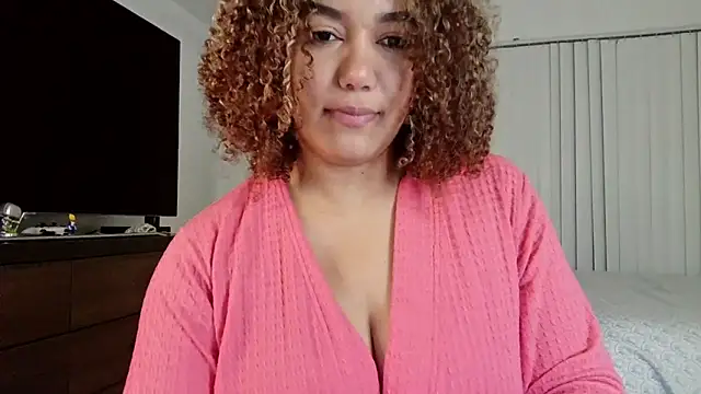 Snapshot of cataleya-glen chatting on December 2025 12:54:01 PM cataleya-glen online show from December 2025 12:54:01 PM