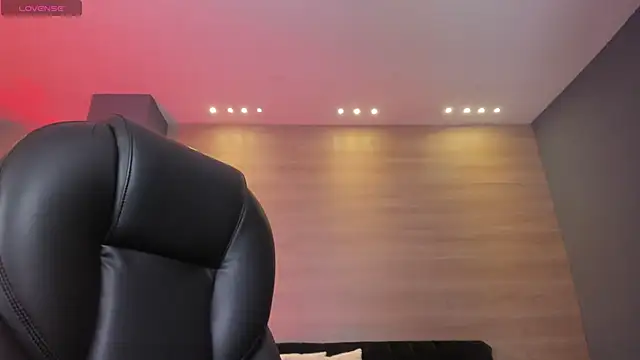 Snapshot of MartinnaBonnet chatting on January 2025 10:22:01 AM MartinnaBonnet online show from January 2025 10:22:01 AM