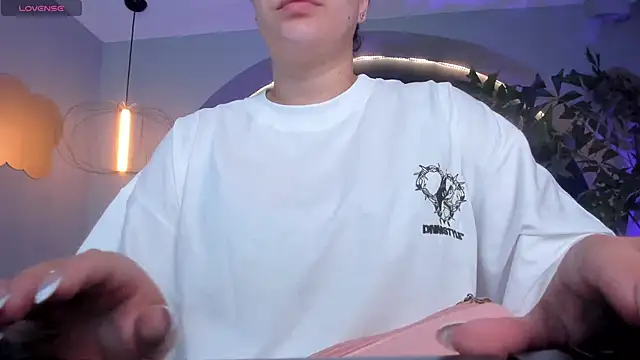 Snapshot of MartinnaBonnet chatting on February 2025 10:29:02 AM MartinnaBonnet online show from February 2025 10:29:02 AM