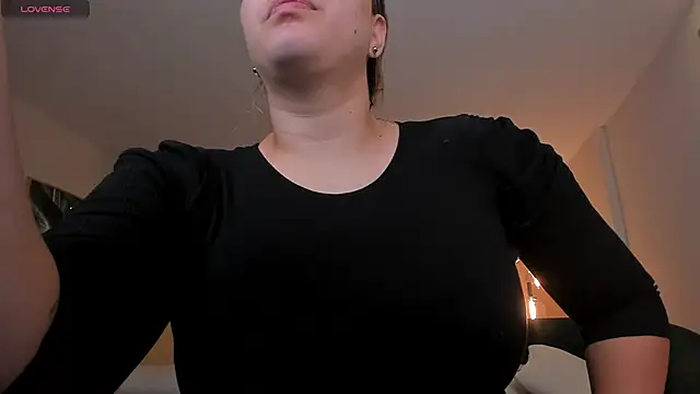 Snapshot of MartinnaBonnet chatting on February 2025 10:48:02 AM MartinnaBonnet online show from February 2025 10:48:02 AM