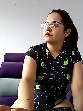 Snapshot of MiaLaurenzz chatting on February 2025 05:07:01 PM MiaLaurenzz online show from February 2025 05:07:01 PM
