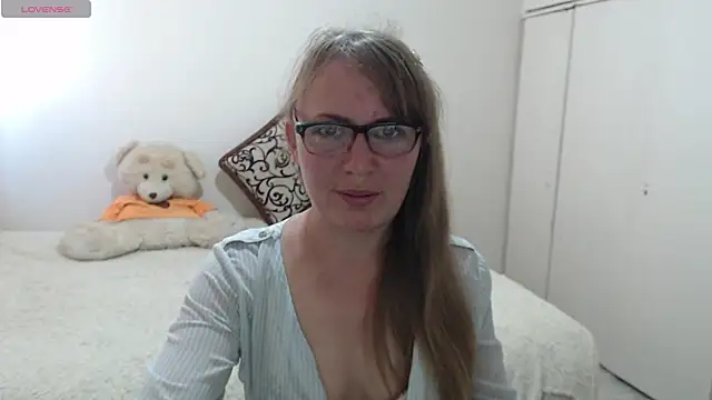 MargotLot online show from April 2026 12:31:01 PM