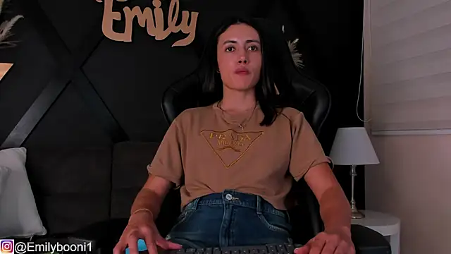 Snapshot of EmilyBoonny1 chatting on March 2025 07:36:01 PM EmilyBoonny1 online show from March 2025 07:36:01 PM
