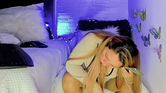 Snapshot of AndreaLombana chatting on January 2025 07:43:01 PM AndreaLombana online show from January 2025 07:43:01 PM