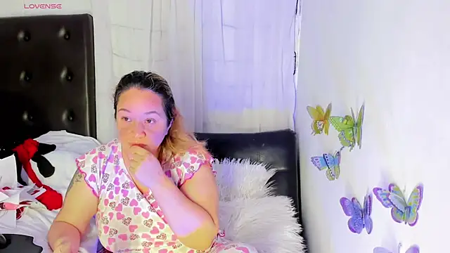 Snapshot of AndreaLombana chatting on February 2025 01:56:01 AM AndreaLombana online show from February 2025 01:56:01 AM