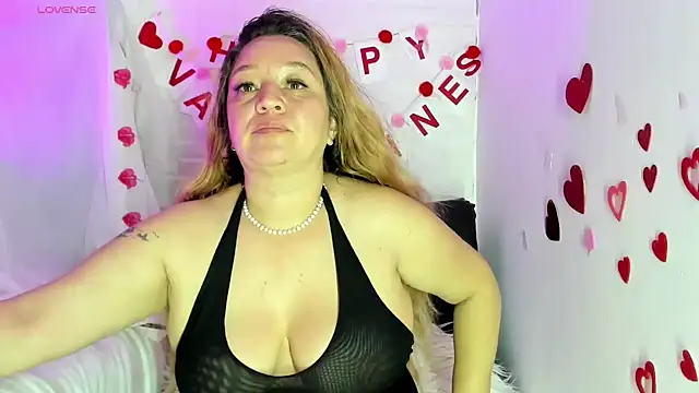 Snapshot of AndreaLombana chatting on February 2025 12:33:01 PM AndreaLombana online show from February 2025 12:33:01 PM