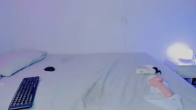 Snapshot of Amelia75 chatting on December 2024 02:31:02 AM Amelia75 online show from December 2024 02:31:02 AM