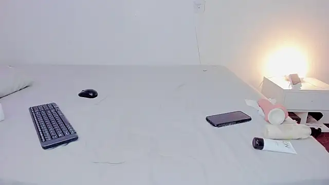 Snapshot of Amelia75 chatting on February 2025 11:45:01 PM Amelia75 online show from February 2025 11:45:01 PM